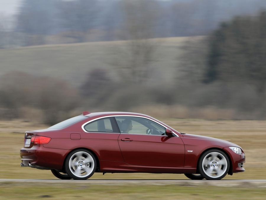  BMW 335i Coupe 2010 года  (фото 6 из 16)